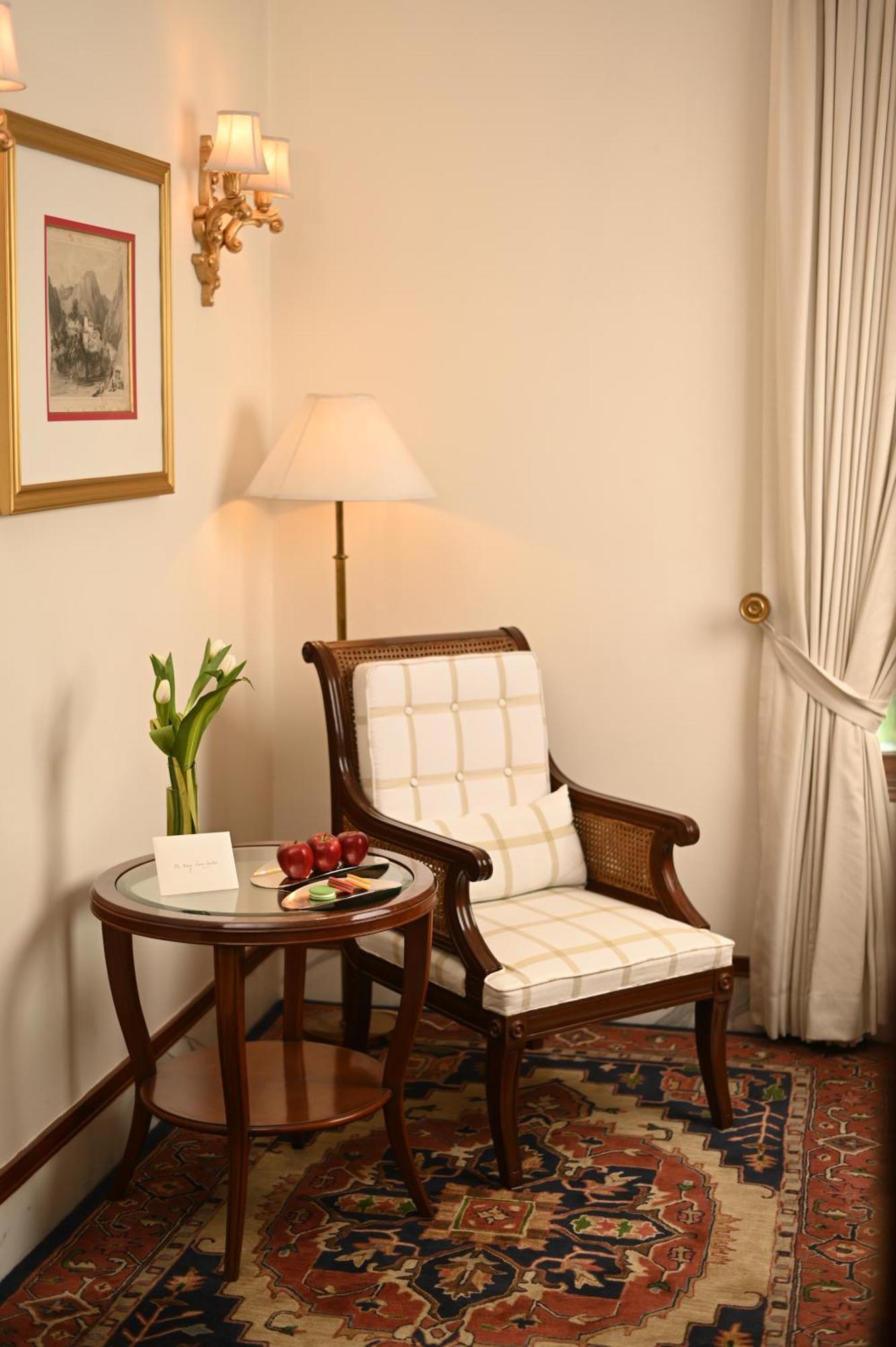 The Imperial, New Delhi Hotel Exterior photo A club chair